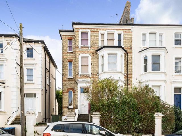 Flat for sale in Surbiton, Greater London