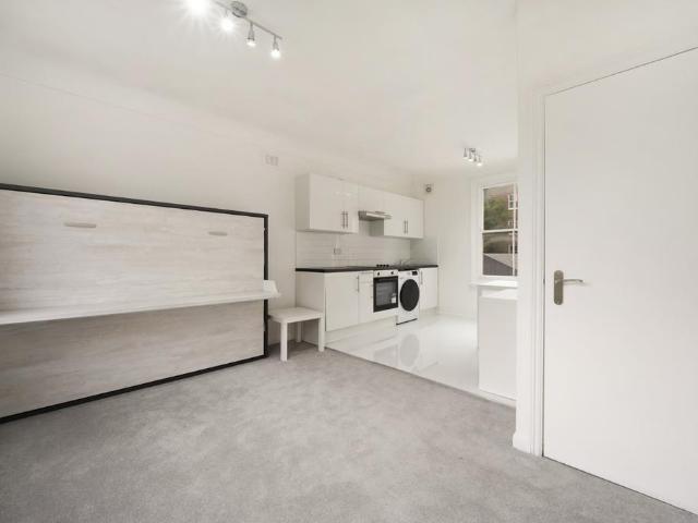 Flat for sale in West Kensington, Greater London