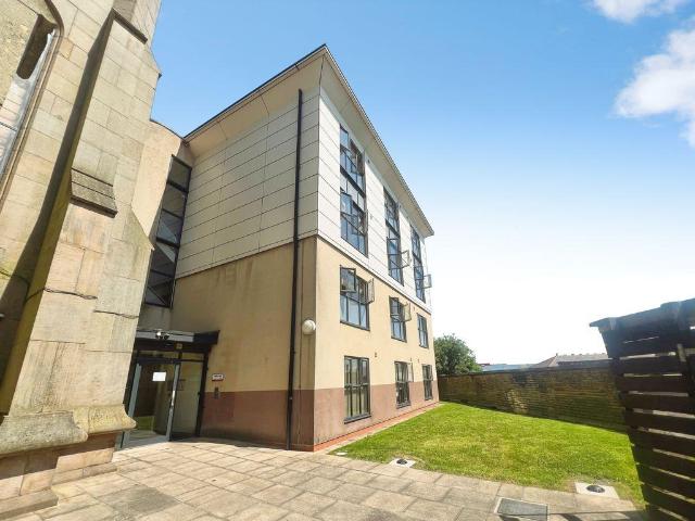Flat for sale in Lee Bank, Greater Manchester