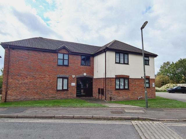 Flat for sale in Leatherhead, Mole Valley