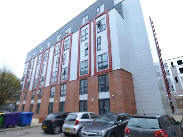 Flat for sale in Calderstones