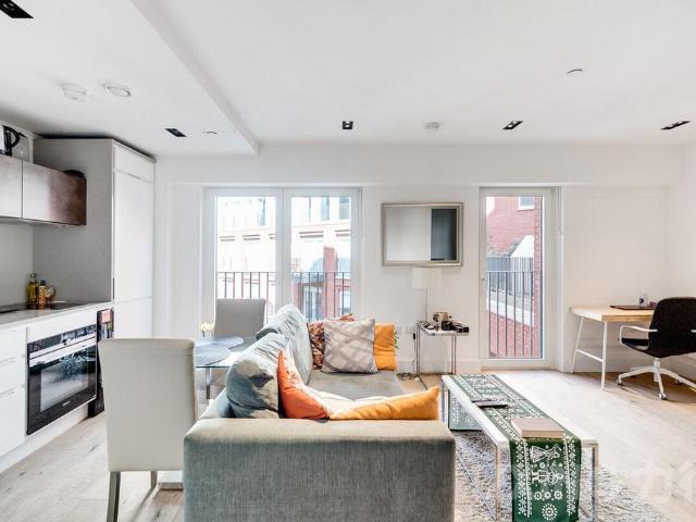 Flat for sale in Vauxhall, Cat Hill