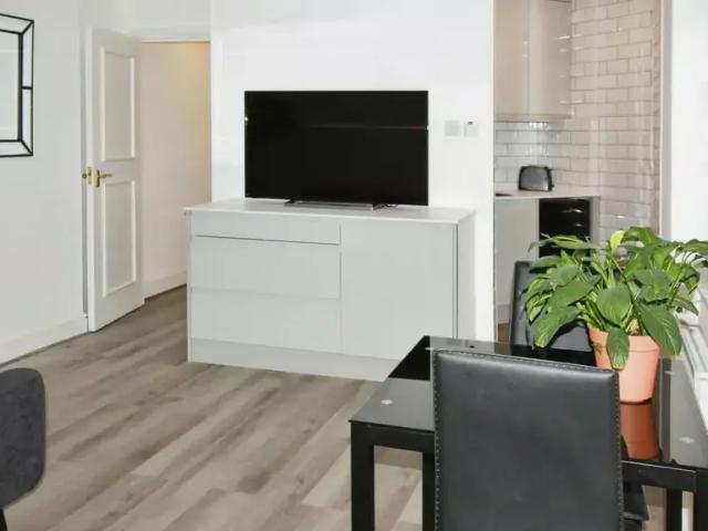 Flat for sale in Paddington, Greater London