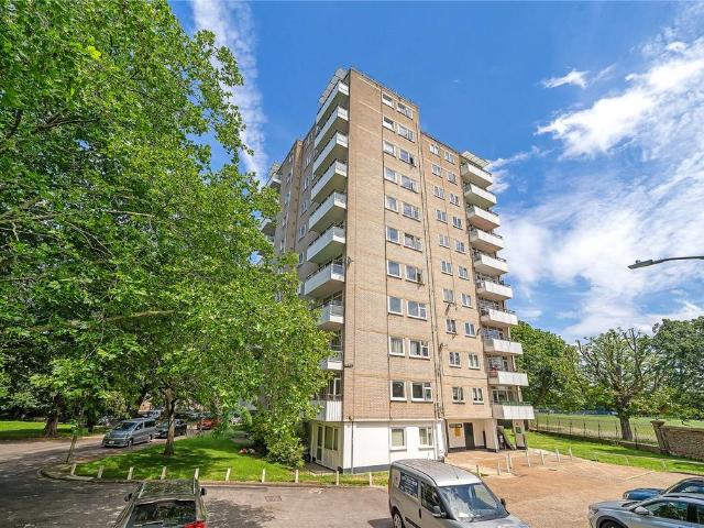 Flat for sale in Clapham Junction, Greater London