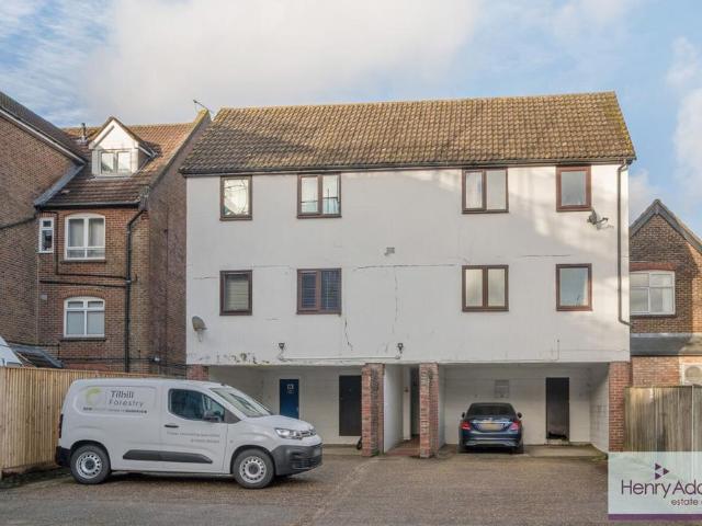 Flat for sale in Petersfield, Bolton Low Houses