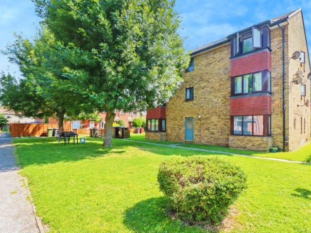 Flat for sale in Slough