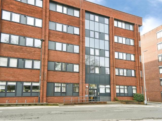 Flat for sale in Okus, Swindon