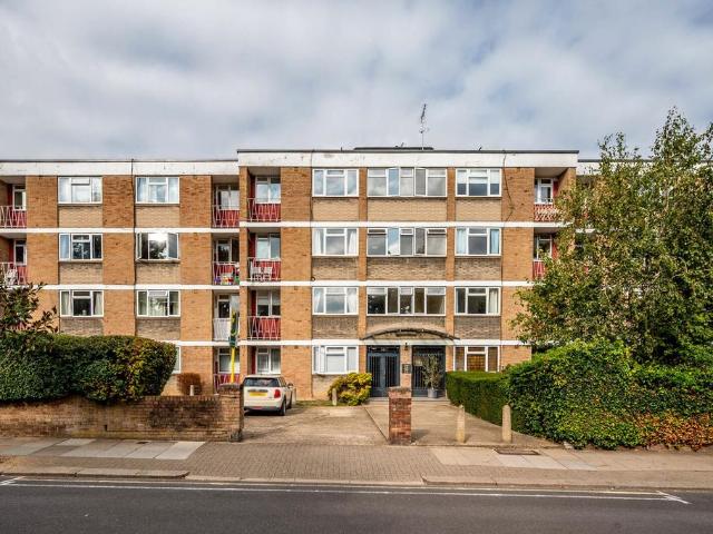 Flat for sale in Putney, Greater London