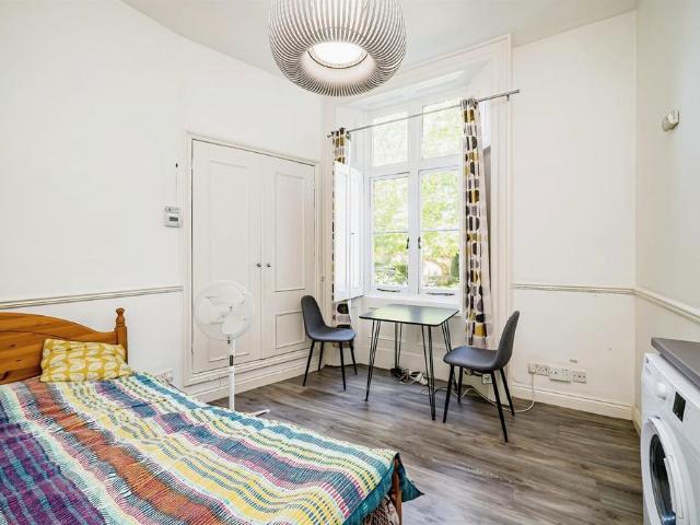 Flat for sale in Slough