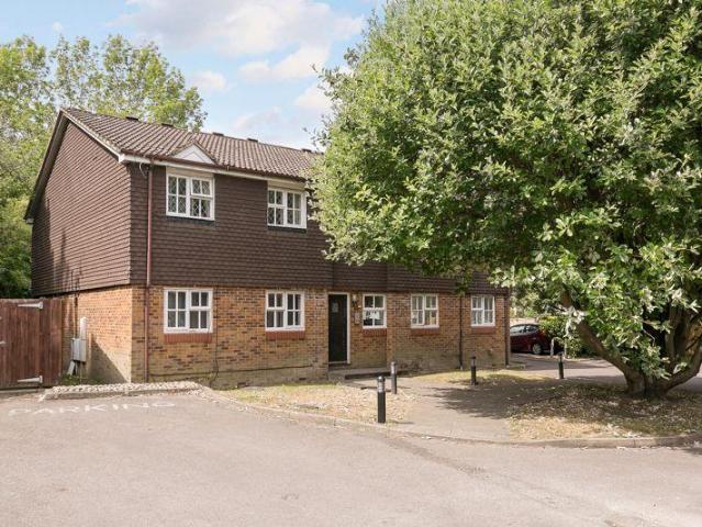 Flat for sale in London Borough of Croydon, Purley