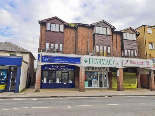 Flat for sale in Yiewsley, Greater London