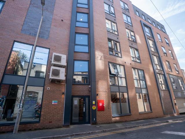 Flat for sale in Chinatown, Calderstones