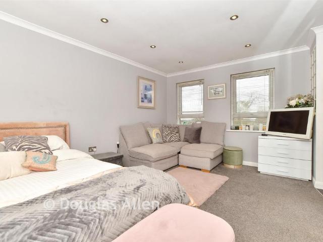 Flat for sale in Queens Park, Billericay
