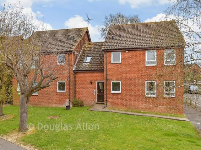 Flat for sale in Queens Park, Billericay