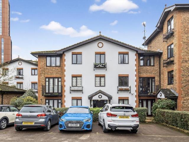 Flat for sale in Wandsworth, Greater London