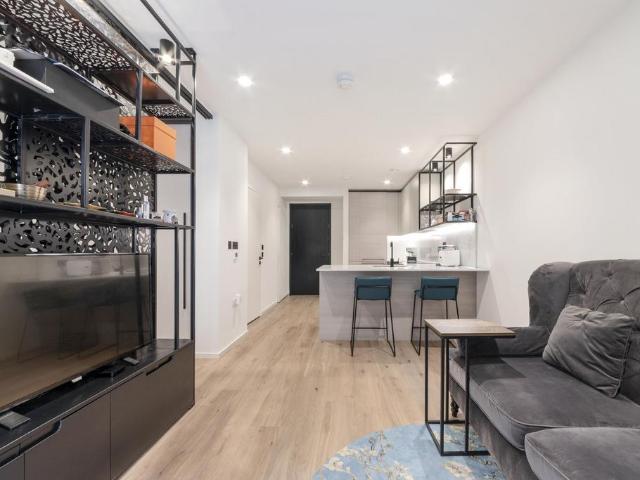 Flat for sale in Blackwall, Greater London