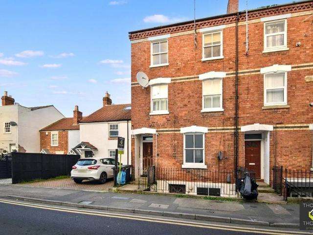 Flat for sale in Kings Barton, Gloucester