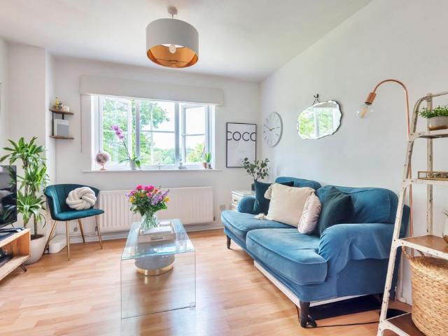 Flat for sale in New Barnet, Greater London
