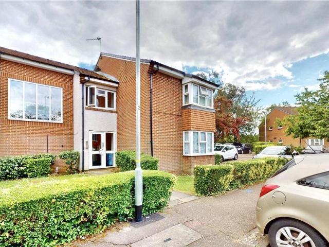 Flat for sale in Charville, Greater London