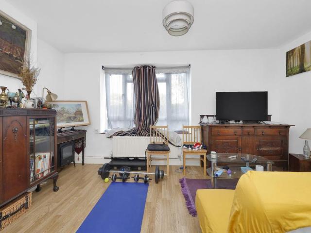 Flat for sale in West Hampstead, Greater London