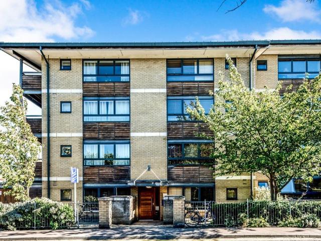 Flat for sale in Arbury, Cambridgeshire