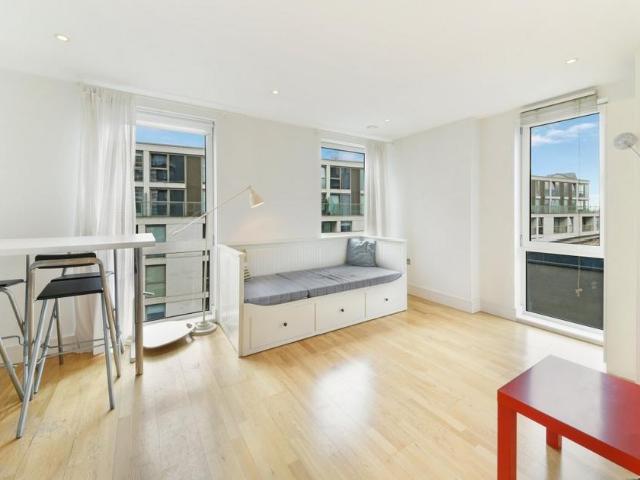 Flat for sale in Isle Of Dogs, Isle Of Man