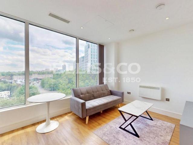Flat for sale in London Borough of Ealing, Park Royal