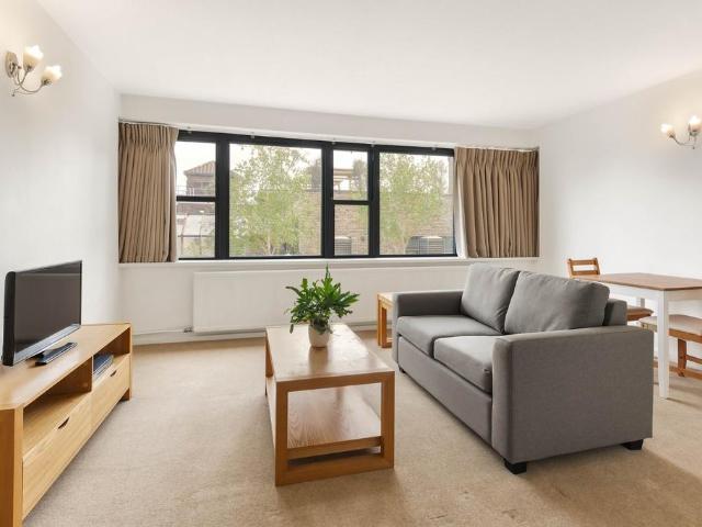 Flat for sale in Notting Hill, Greater London