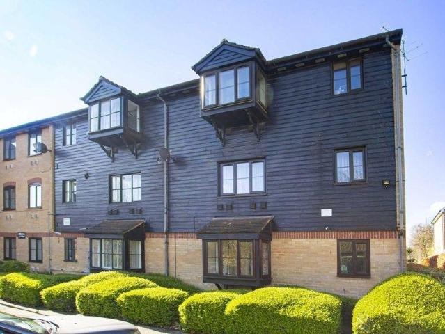 Flat for sale in London Borough of Hounslow, Spring Grove