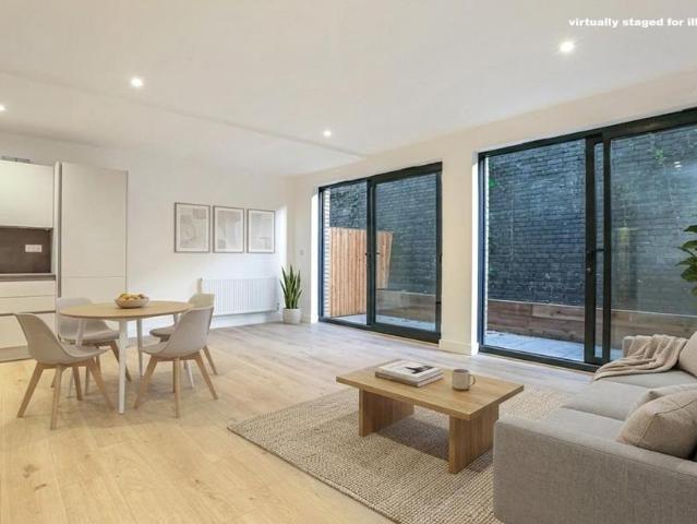 Flat for sale in London Borough of Croydon, Norbury