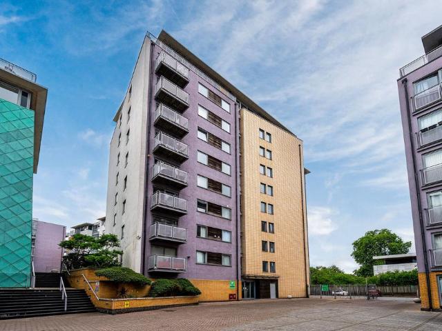 Flat for sale in London Borough of Lewisham, Deptford
