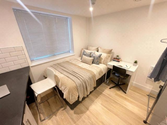 Studio for rent in Spike Island, Feckenham