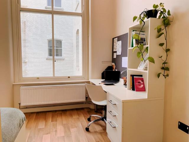 Studio for rent in Sandy Row, Northern Ireland