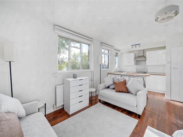 Studio for rent in London Borough of Wandsworth, Greater London