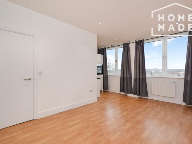 Studio for rent in Elstree and Borehamwood, Borehamwood