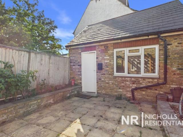 Studio for rent in London Borough of Merton, Collier's Wood