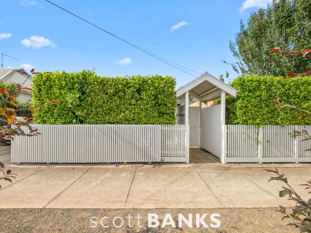 Granny Flat for rent in Camerons Creek, Victoria