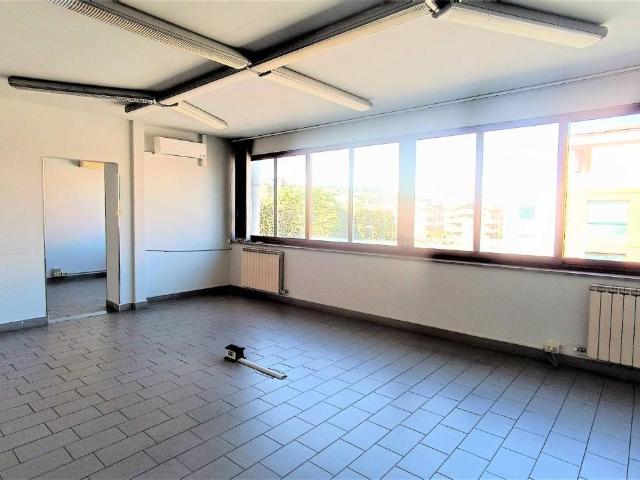 Appartamento in affitto a Centro, Marche