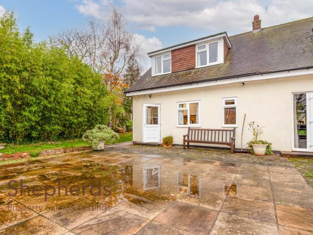Studio for rent in Broxbourne, Hertfordshire
