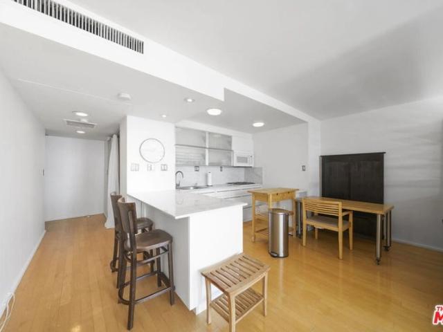 Room for rent in Canoga Park, California