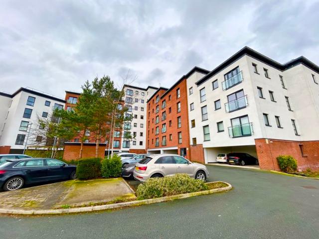 Studio for rent in Lower Broughton, Salford
