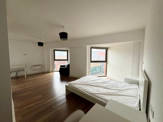 Studio for rent in Ropewalks, Calderstones