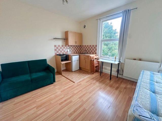Studio for rent in Shepherd's Bush, Greater London