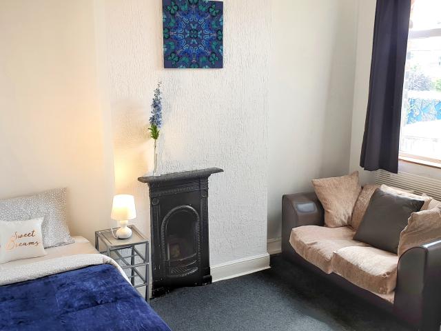 Studio for rent in Darlaston, Darlaston Green