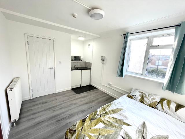 Studio for rent in West Midlands