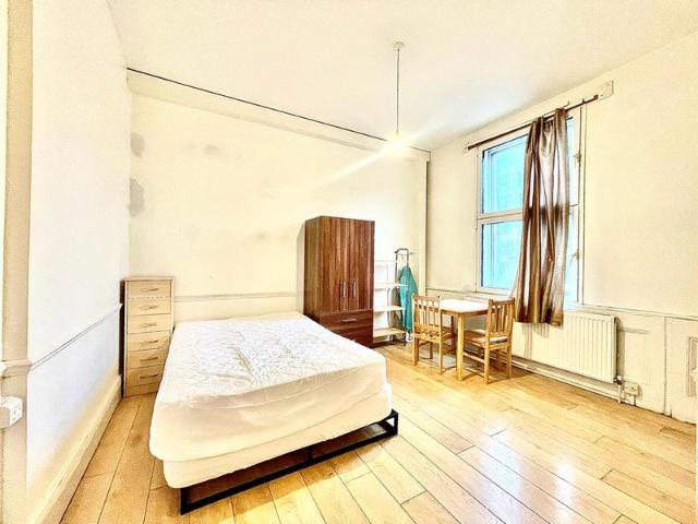 Studio for rent in Lower Holloway, Greater London