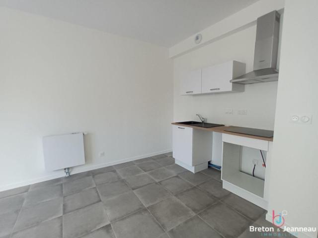 Studio location à Centre Ville Rive Droite, Laval