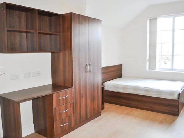 Studio for rent in Little Woodhouse, Leeds