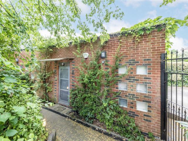 Studio for rent in London Borough of Brent, Greater London