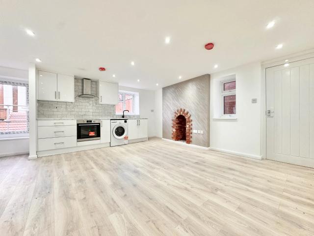 Studio for rent in Key Street, Suffolk